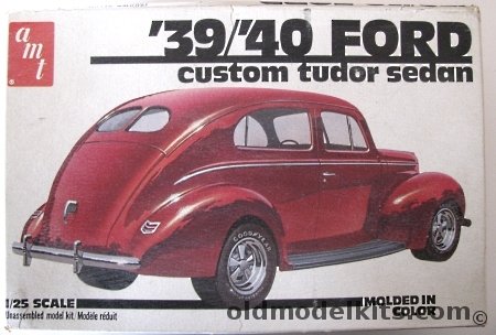 AMT 1/25 1939 / 1940 Ford Custom Tudor Sedan, 2403 plastic model kit